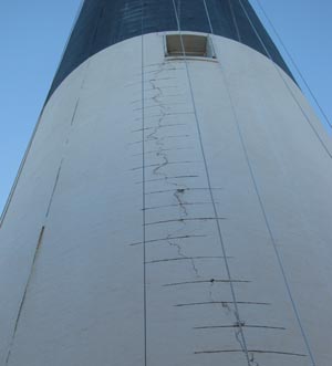 North side cracks